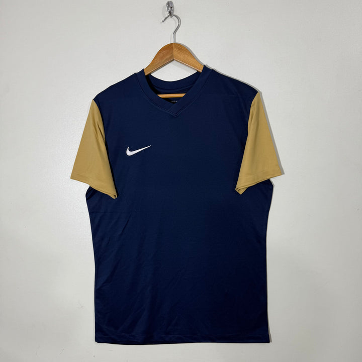 NIKE DRI FIT V NECK SPORT TSHIRT