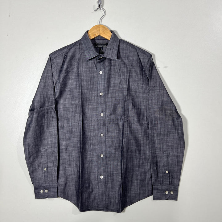 BANANA REPUBLIC SLIM FIT TAILORED FIT NON IRON TEXTURED SHIRT
