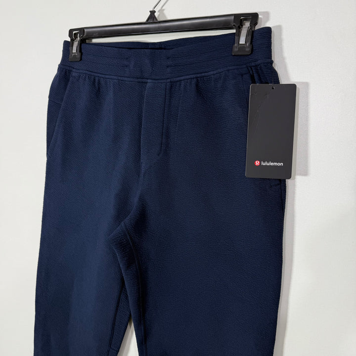 LULULEMON TAPERED FIT LIGHTLY TEXTURED COTTON BLEND SPACER FABRIC IS STRETCHY AND SWEAT WICKING WITH A MATTE FINISH ELASTIC WAISTBAND ZIP POCKETS SWEAT TROUSER BRAND NEW BLUE COLOUR