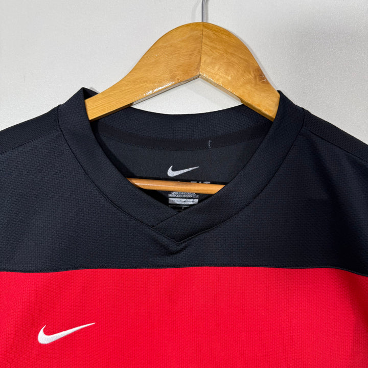 NIKE DRI FIT V NECK SPORT TSHIRT