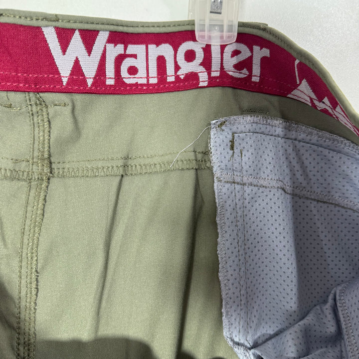 WRANGLER CARGO COTTON SHORT GREEN COLOUR