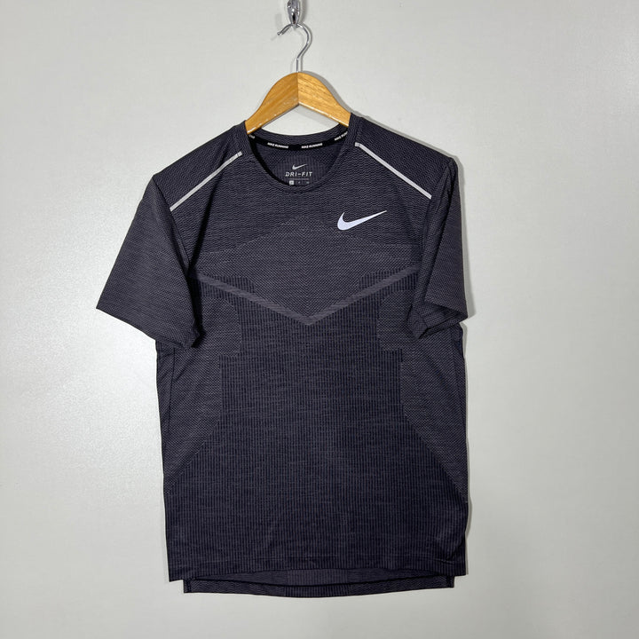 NIKE DRI FIT RUNNING SPORT TSHIRT